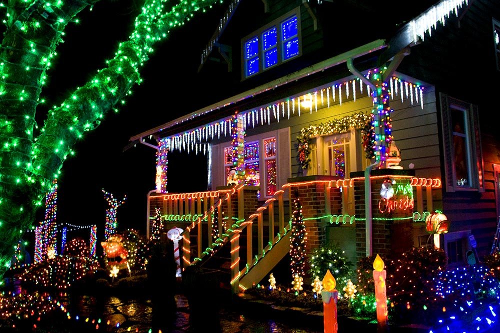 Professional Christmas light installation - Christmas Light Installation Carlsbad